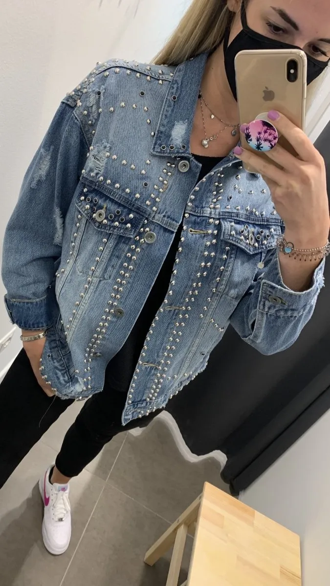 Giacca di jeans con borchie argento e perline