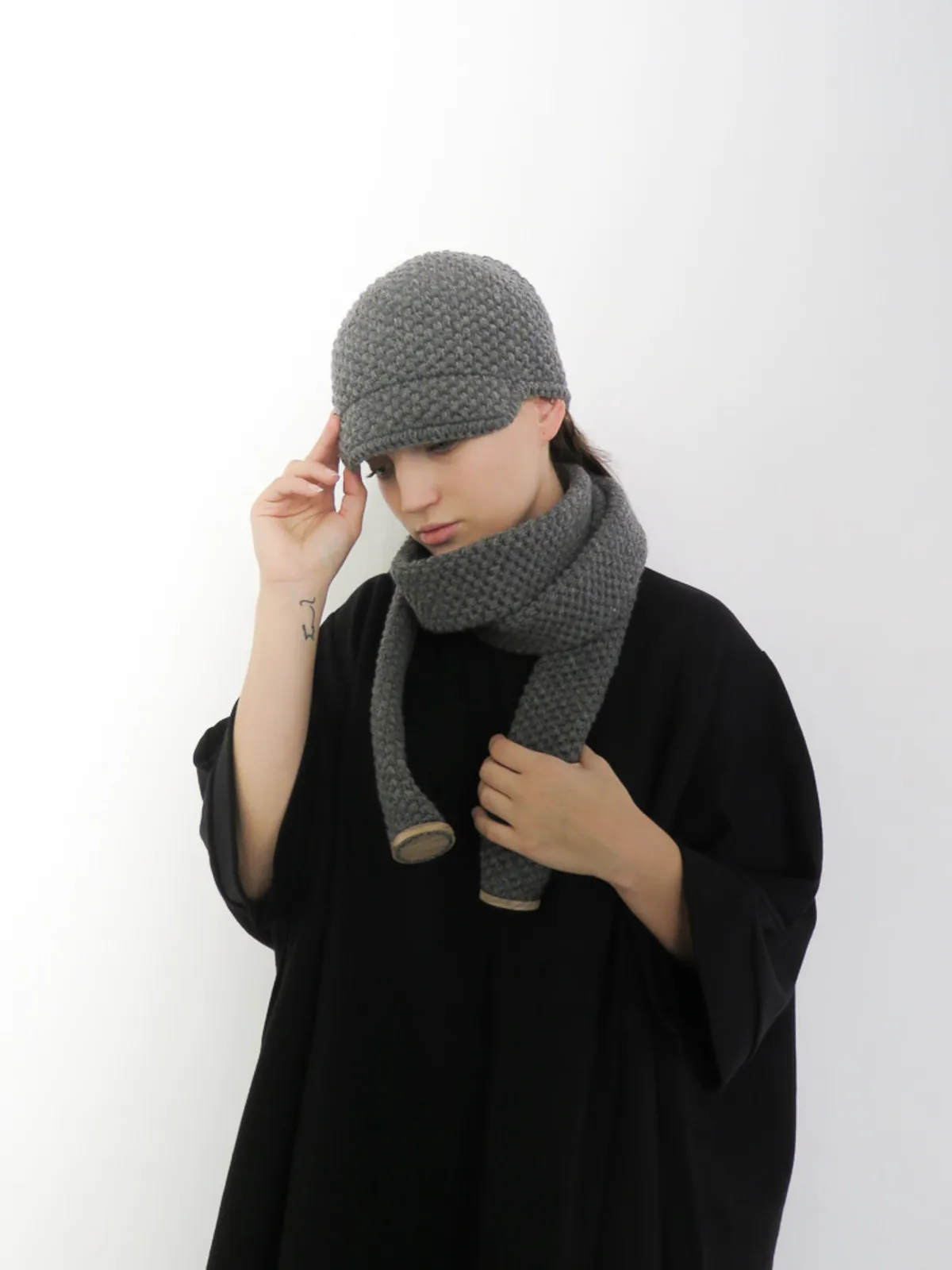 TUBE SCARF - GRAY